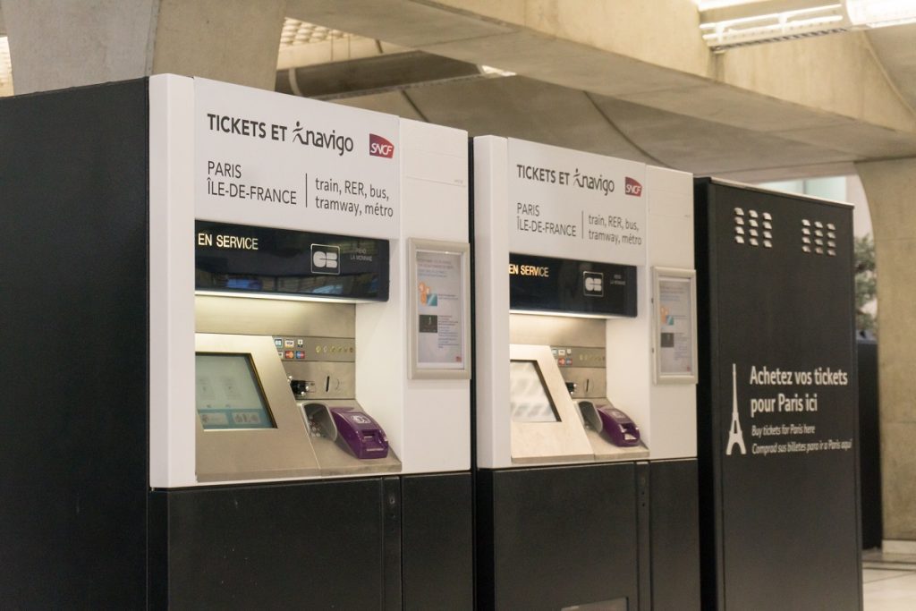 CDG airport train ticket machines
