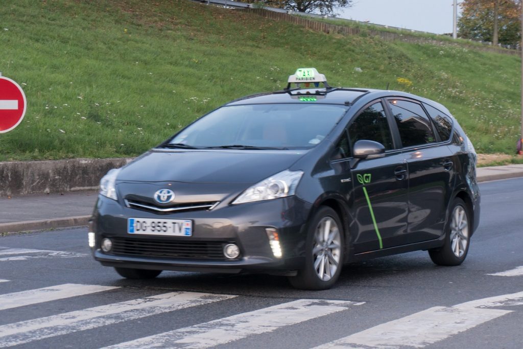 CDG airport taxi