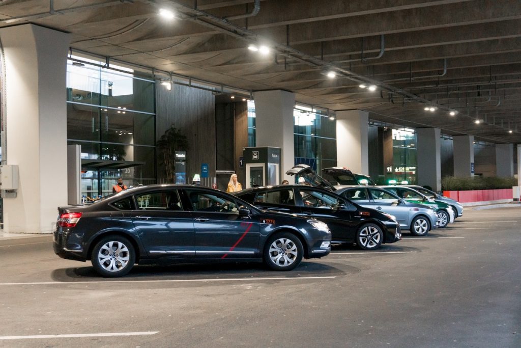 CDG airport taxis