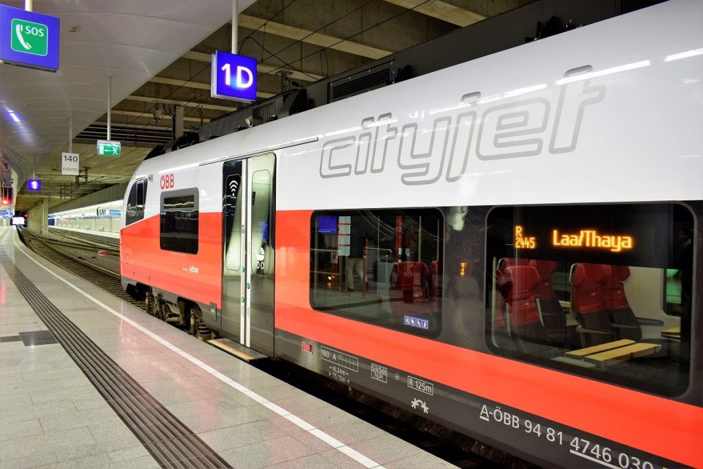 Vienna airport Schnellbahn S7 train