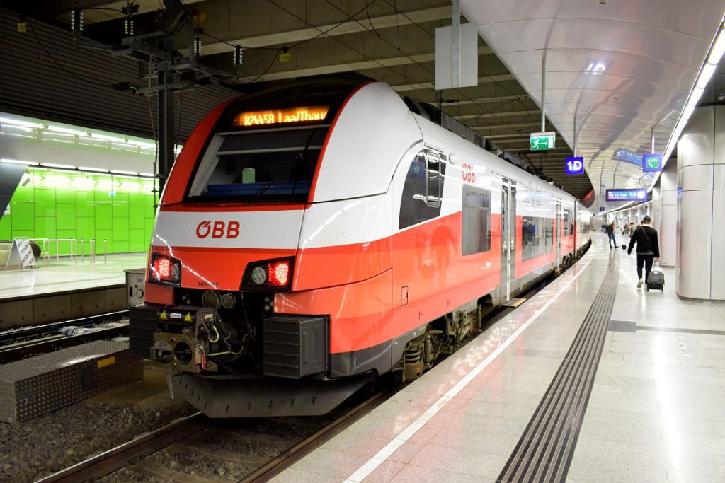 Vienna airport Schnellbahn S7 train