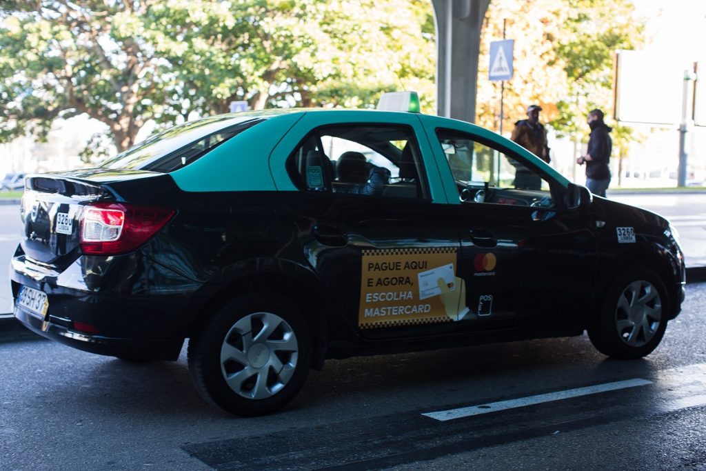 Black taxis lined up at Lisbon Airport. Taking a taxi from Lisbon Airport to Sintra offers a convenient and seamless way to reach your destination.