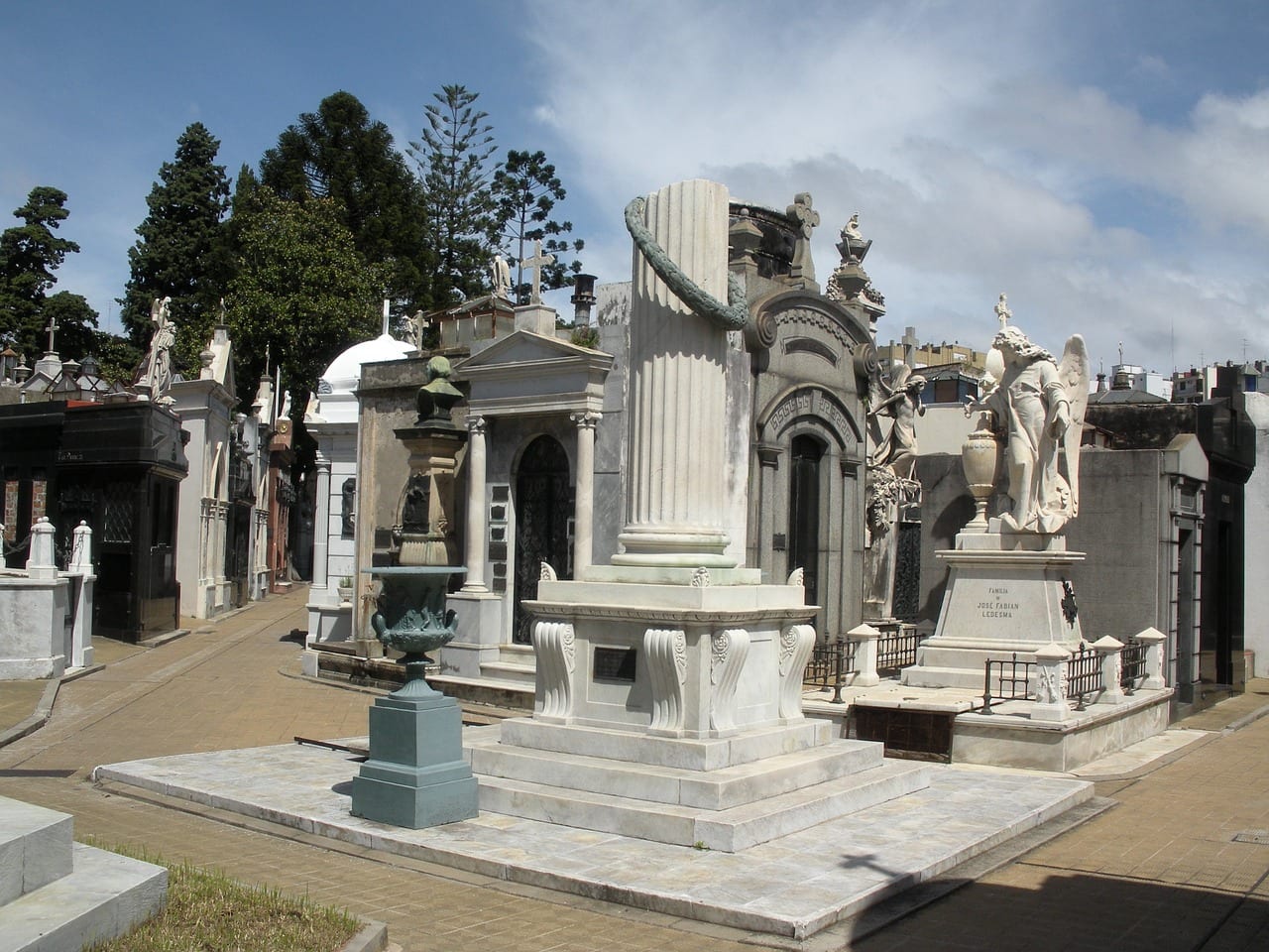 recoleta cemetery buenos aires