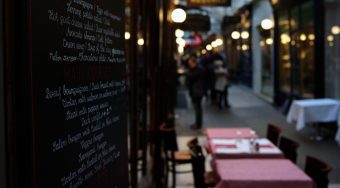 table restaurant in Paris