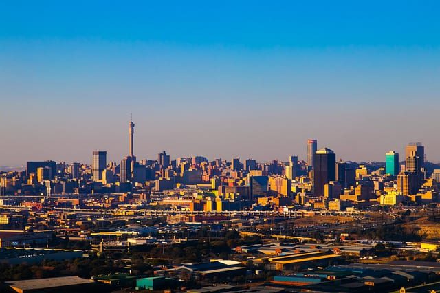 Johannesburg taxi services - Welcome Pickups View of Johannesburg city's skyline, with blue skies above.