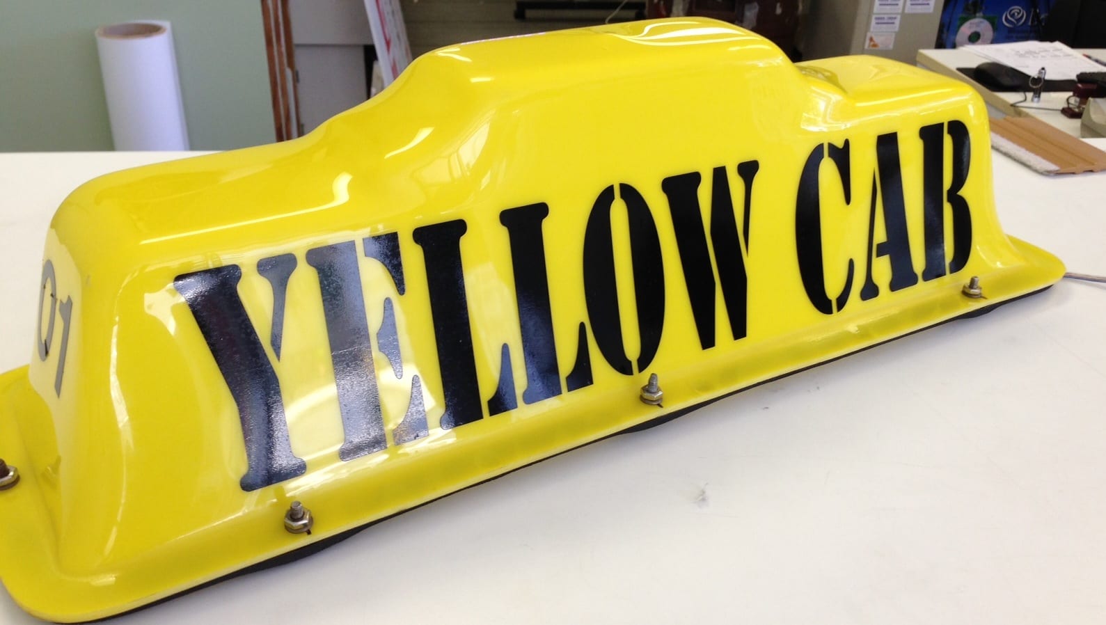 honolulu taxi yello cab sign honolulu taxi