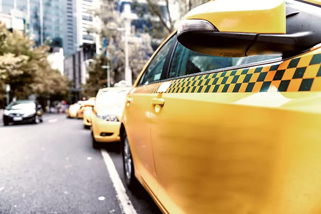 Pittsburgh taxi rank Yellow taxis lining up in Pittsburgh