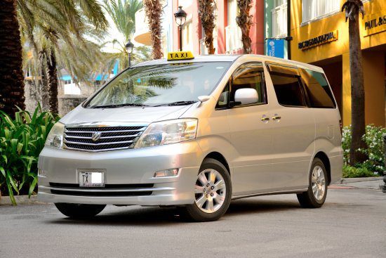 Curacao Taxi silver minivan with a yellow taxi sign on the roof