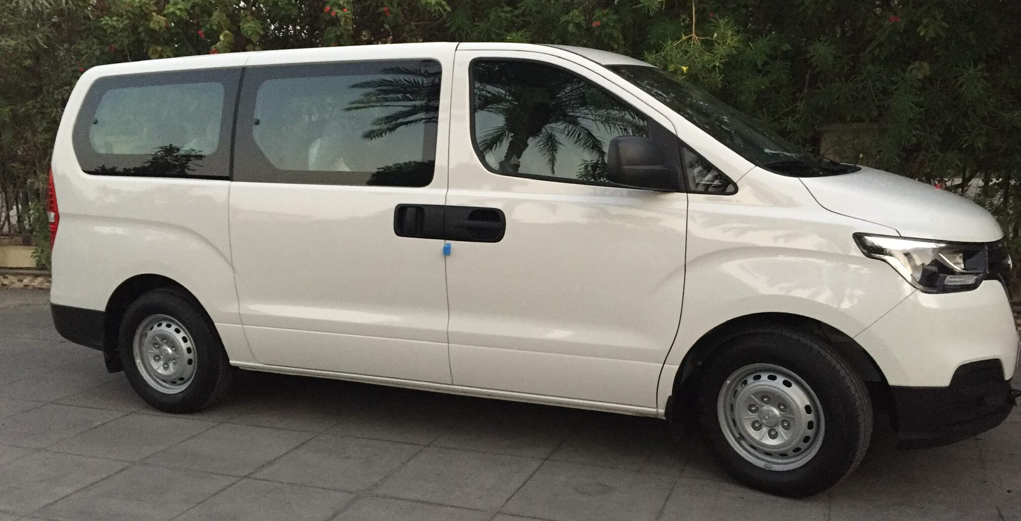 Sharjah Airport Taxi (Minivan)