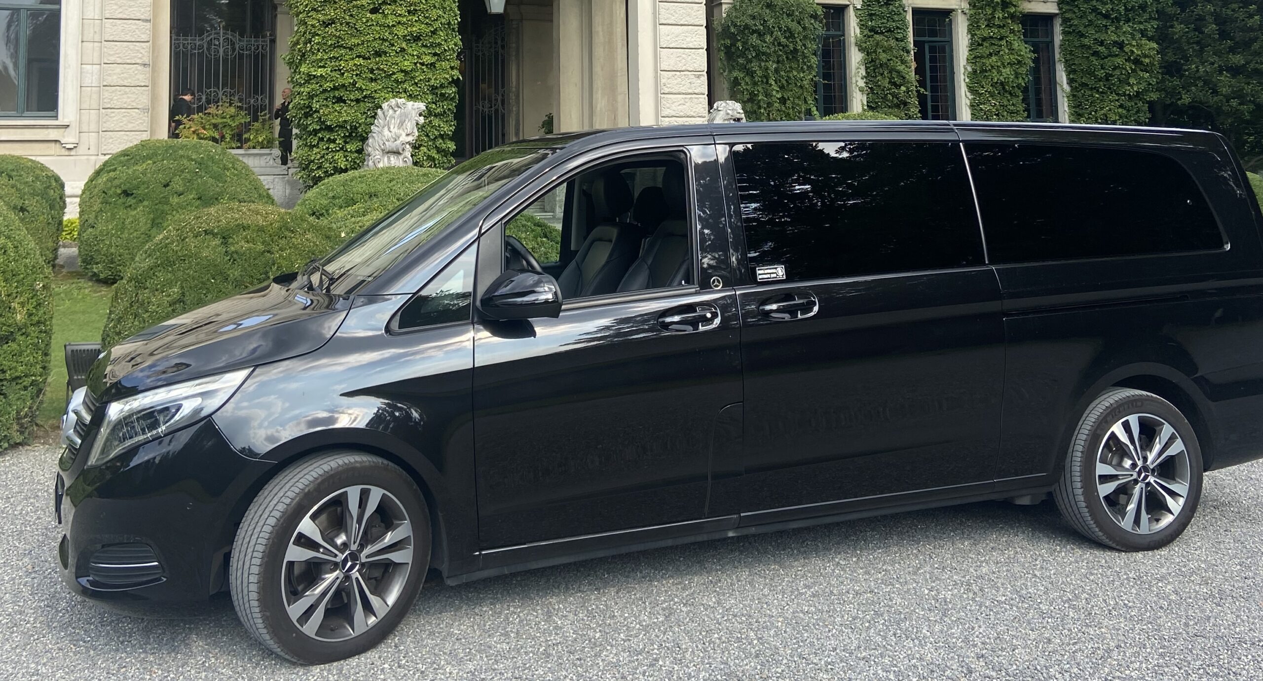 Verona Airport Taxi (minivan) welcome pickups