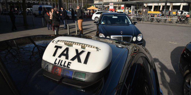 Lille taxi - Welcome Pickups Black taxi with white