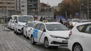 Girona taxi White taxis lined up in Girona.