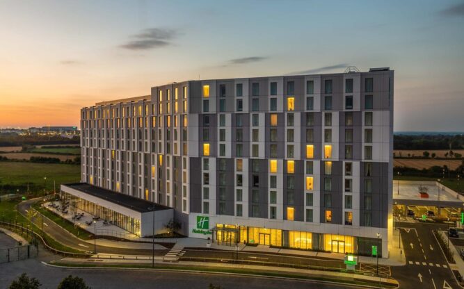 A view of the Holiday Inn at Dublin Airport at dusk