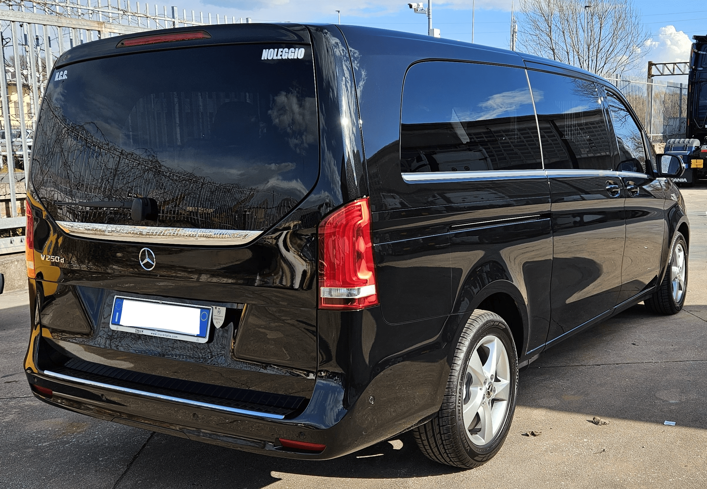 Pisa Airport Taxi (Minivan)