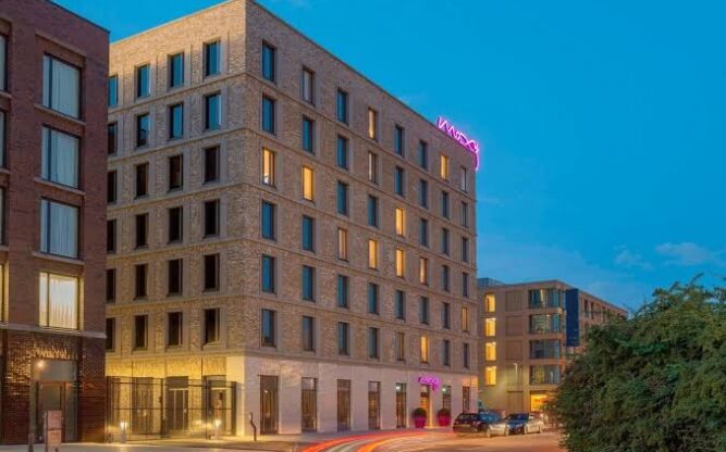 Moxy Hotel, London City Airport