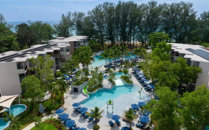 Le Méridien Phuket Mai Khao Beach Resort