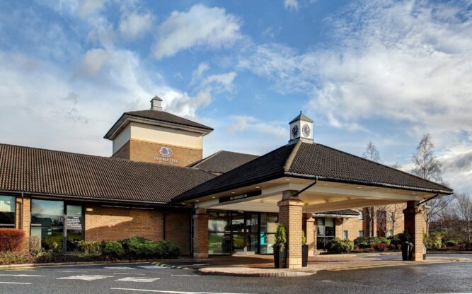 A view of the front entrance to the Doubletree by Hilton Edinburgh Airport Hotel
