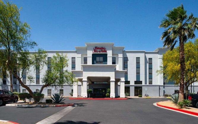 A driveway leading up to the entrance of the Hampton Inn and Suites Las Vegas Airport Hotel