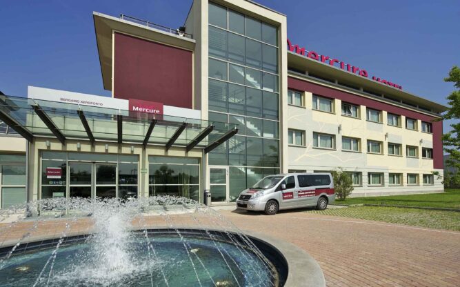 An exterior view of the Mercure Airport Hotel