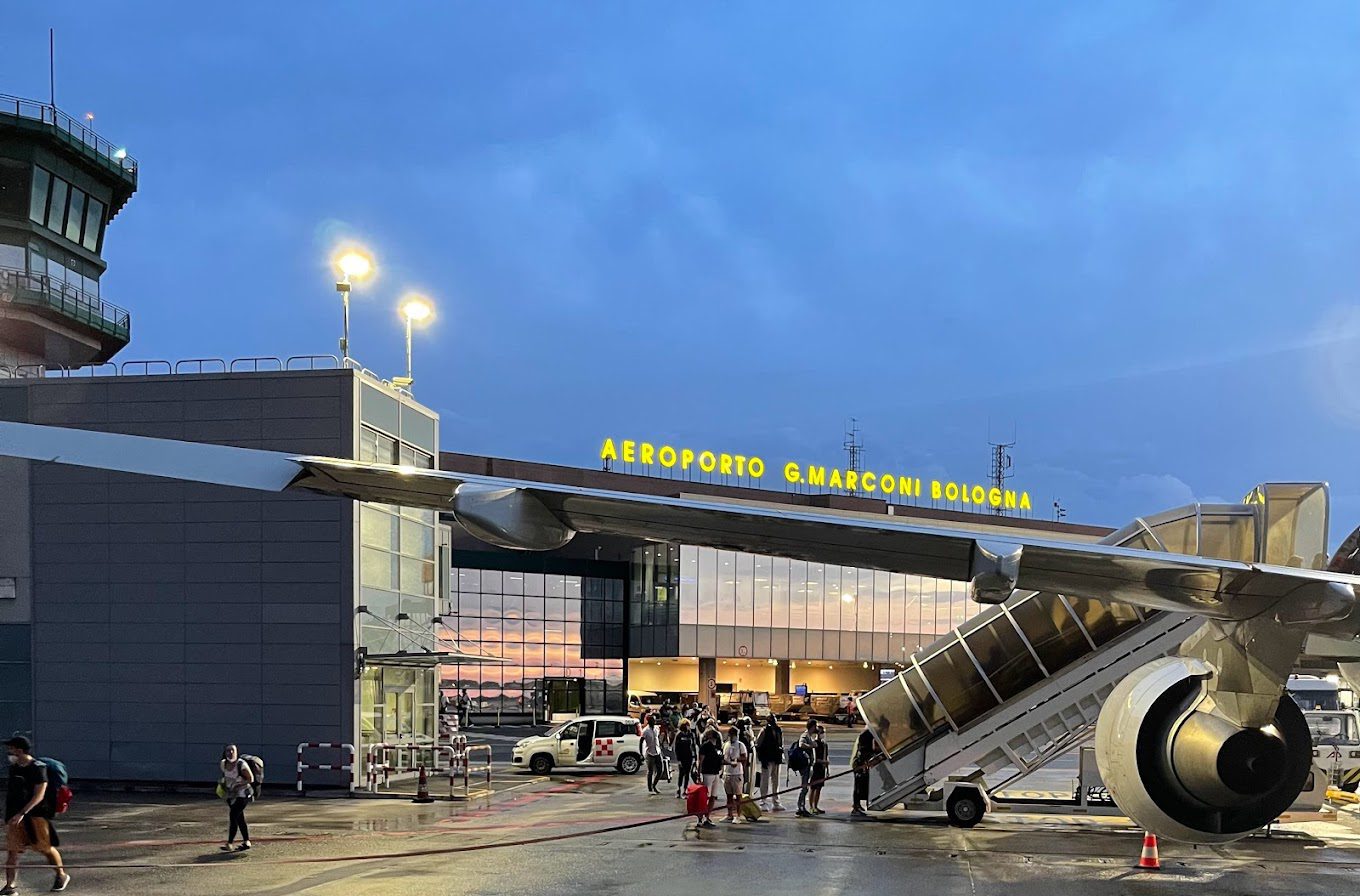bologna_airport_terminal