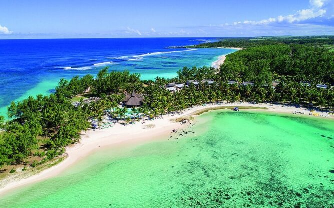 An aerial view of Shandrani Beachcomber Resort at Mauritius Airport located on a sandbank sandwiched between turquoise waters.