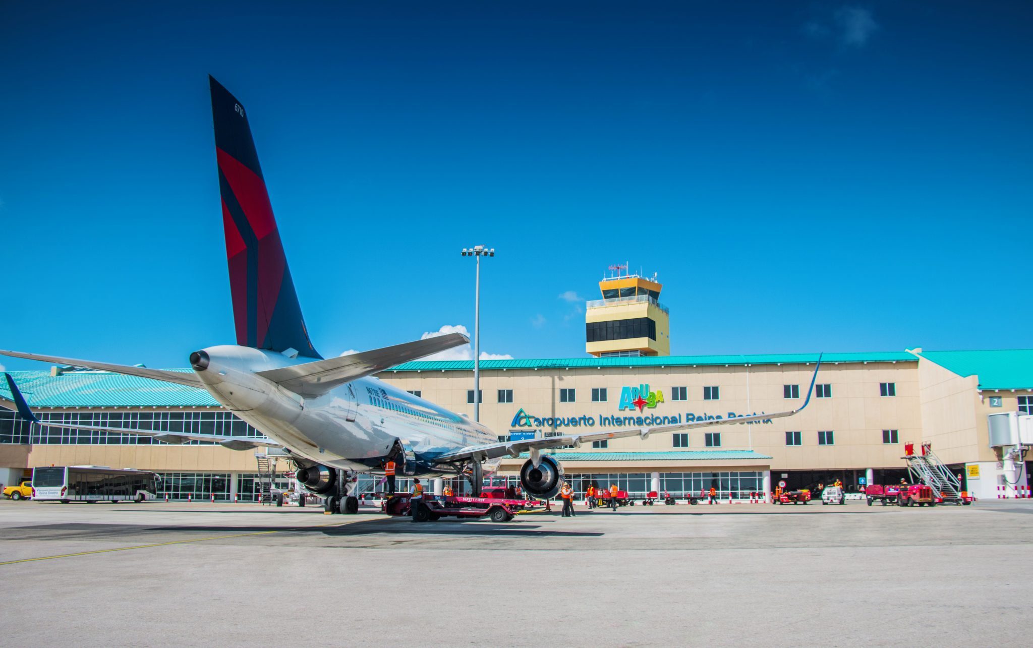 Aruba Airport: All about the Terminals, Parking, Lounges & Nearby Hotels