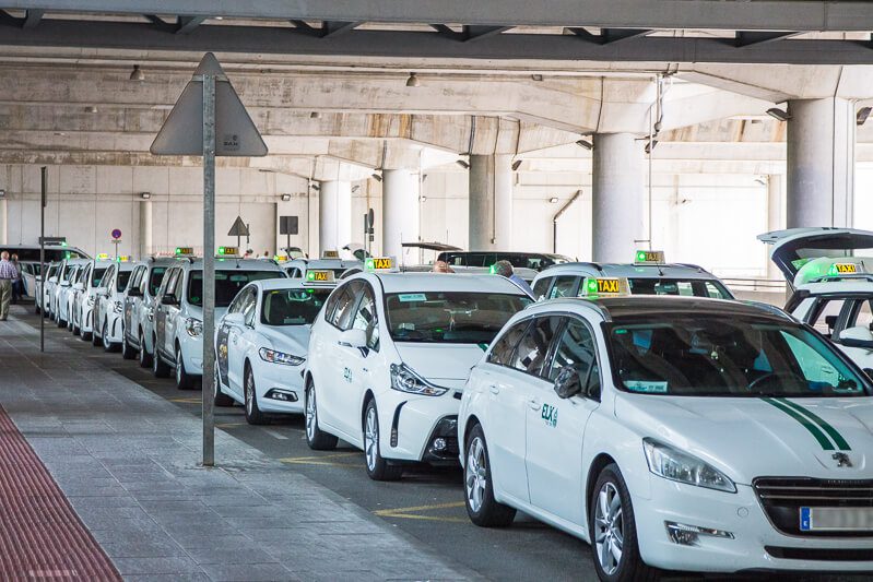 Alicante taxi - welcome pickups Alicante taxis lined up ready for passengers.