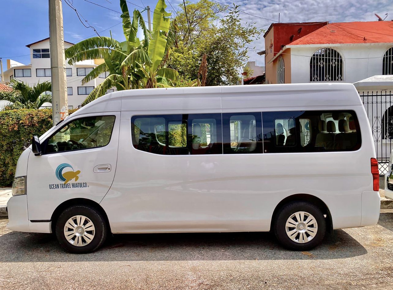 Huatulco Airport Taxi (minivan)