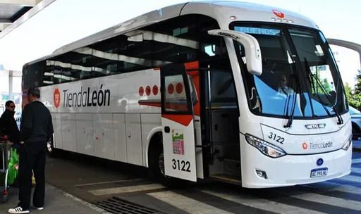 Tienda Leon shuttle bus at EZE Airport in Buenos Aires