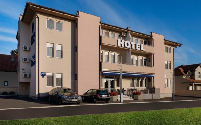 Street view of the front of Airport Hotel Garni in Belgrade