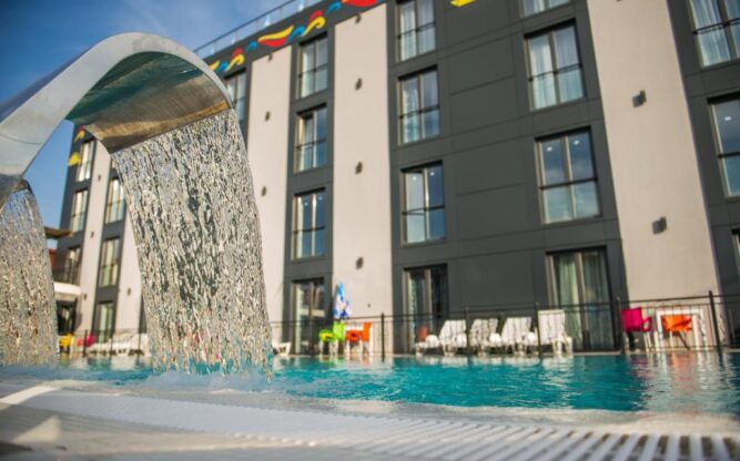 Close up of water feature at Garni Hotel Hollywoodland Wellness & Aquapark