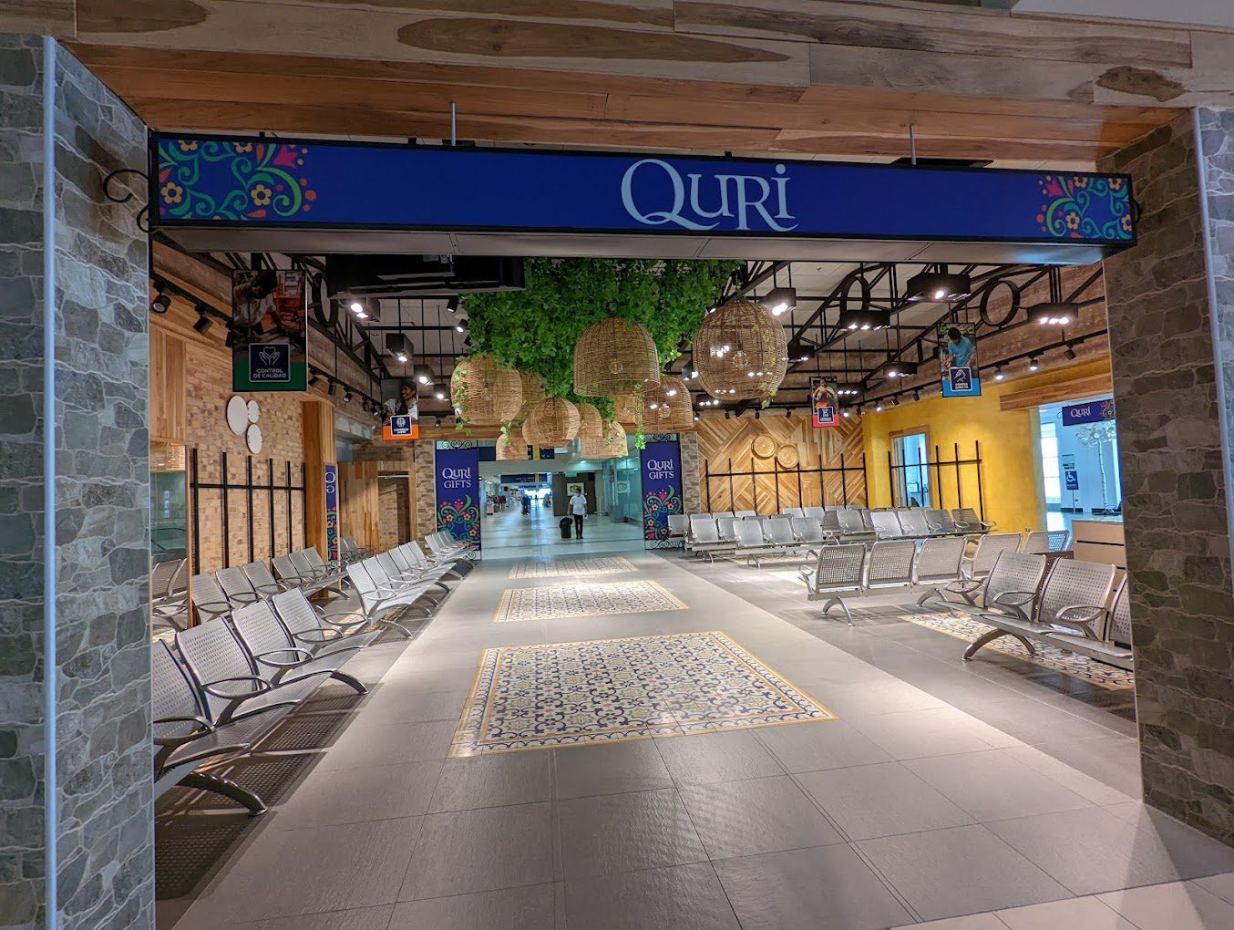 Quito Airport: All about the Terminals, Parking, Lounges & Hotels