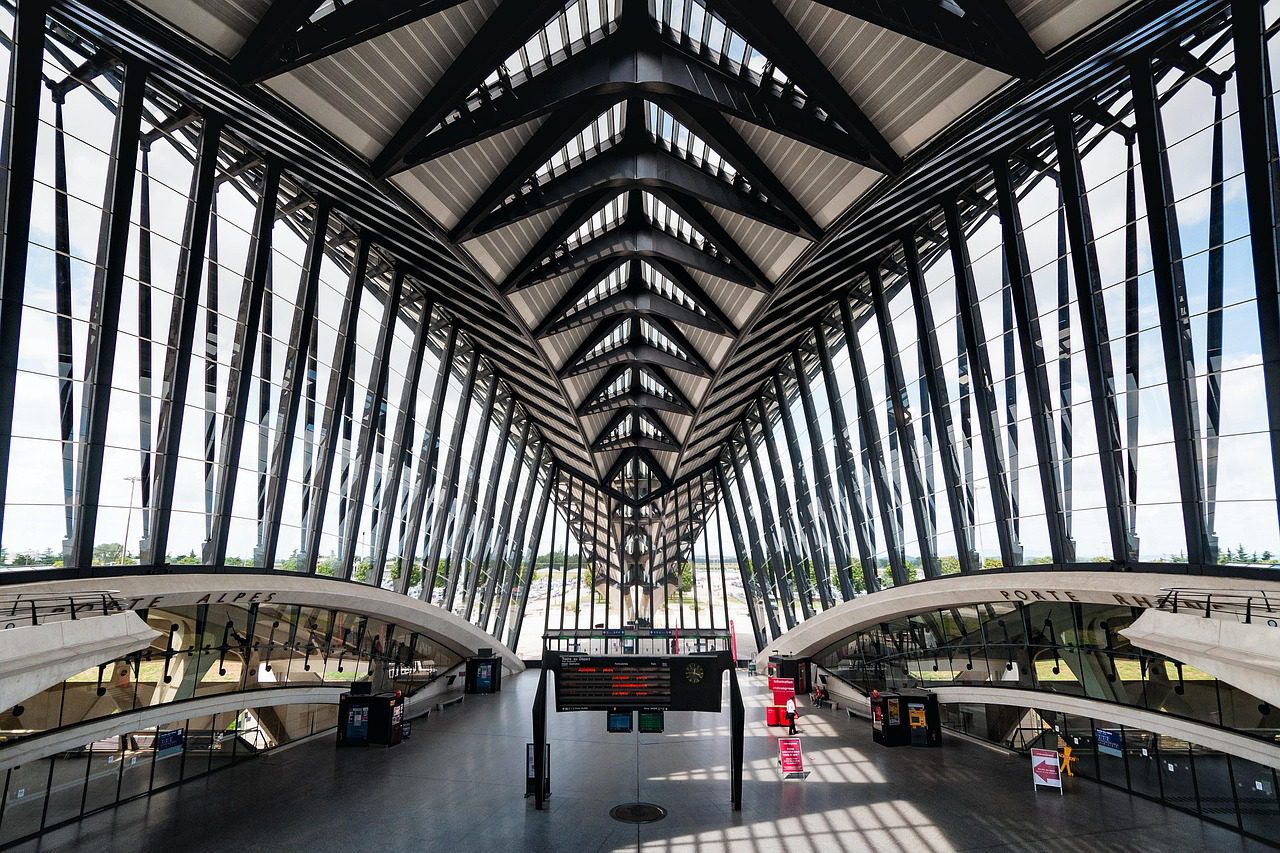 view inside Lyon Airport's unique v-shaped concourse with windows all around and a vaulted ceiling