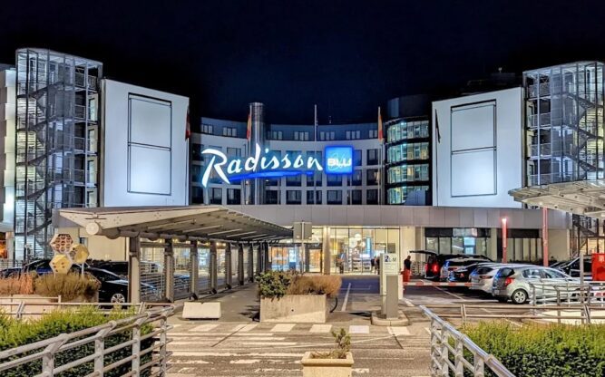 A view of the Radisson Blu Hotel at Hamburg Airport at night