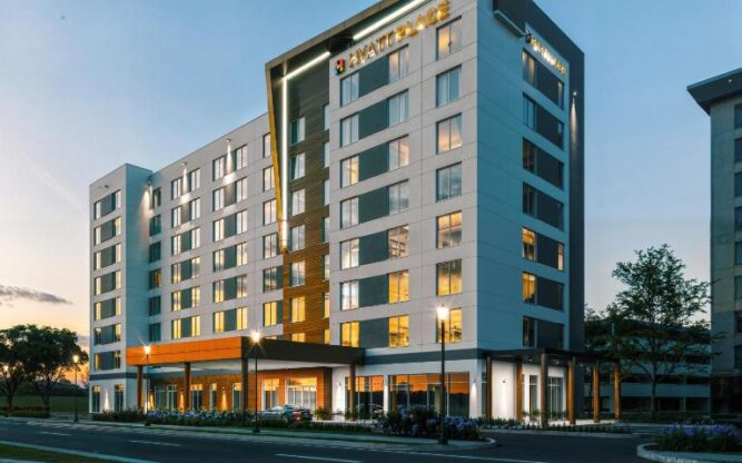 Hyatt Place Montreal Airport