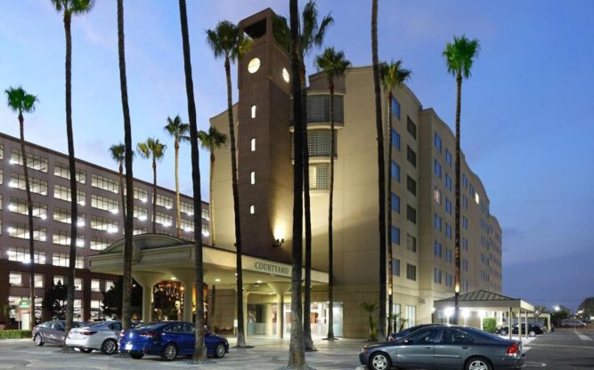 Courtyard by Marriott Los Angeles LAX Hotel