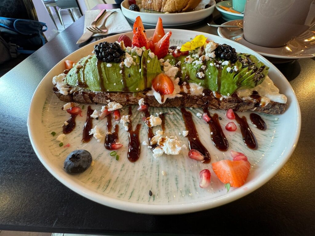Brunch at Wonderland Brunchy in Paris, France