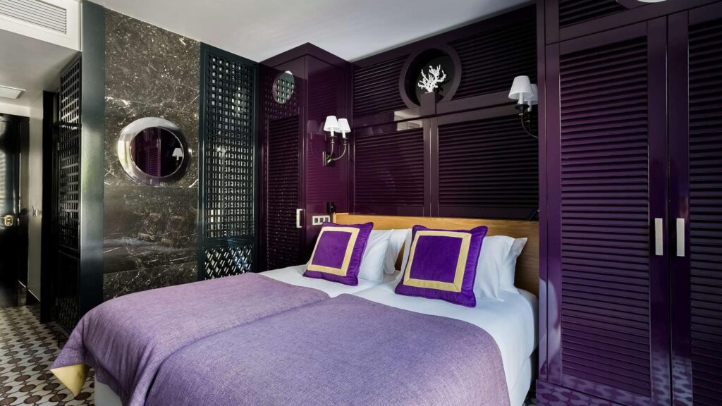Purple themed room at Room Mate Anna, 
