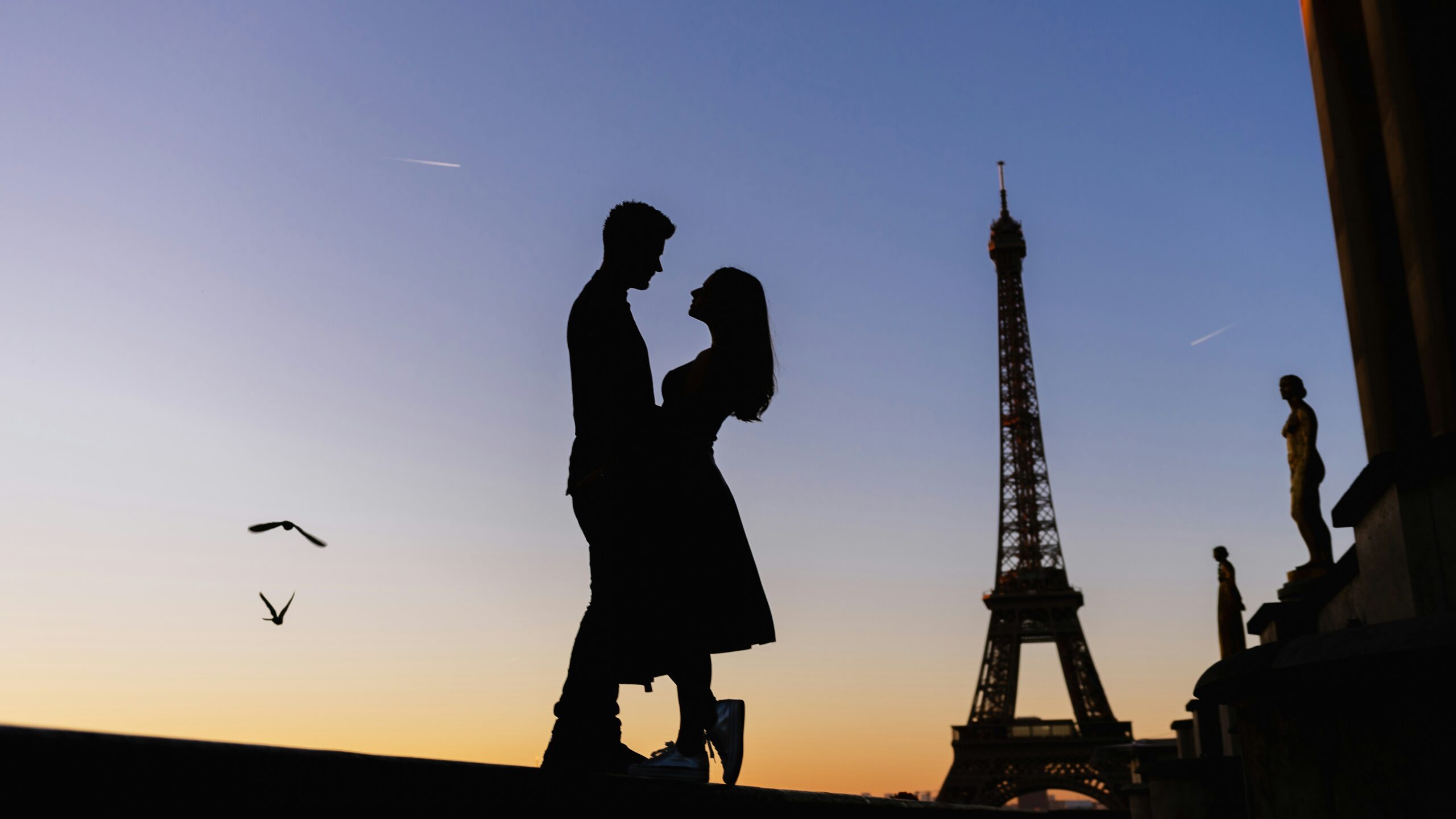 Paris Airport Transfers for Couples